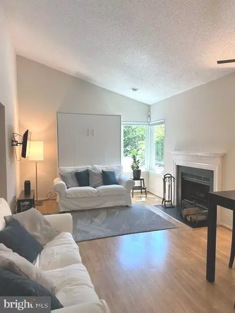 11743 Summerchase Cir #B, Reston, VA 20194