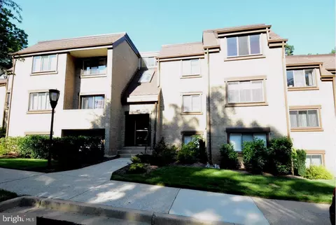 1631 Parkcrest Cir #8B/301, Reston, VA 20190