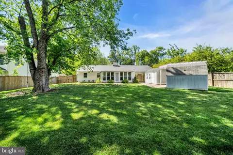Exterior - 7418 Blackford St, Springfield, VA 22151 photo 4 of 6