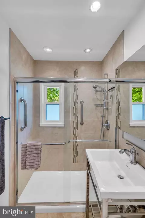 Bath - 7418 Blackford St, Springfield, VA 22151 photo 3 of 3