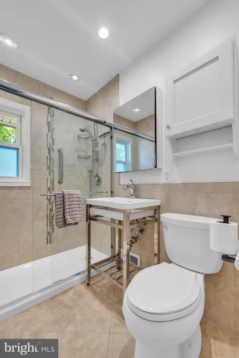 Bath - 7418 Blackford St, Springfield, VA 22151 photo 2 of 3