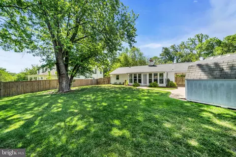Exterior - 7418 Blackford St, Springfield, VA 22151 photo 6 of 6