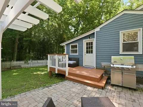 Exterior - 7309 Neuman St, Springfield, VA 22150 photo 5 of 9