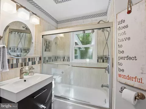 Bath - 7309 Neuman St, Springfield, VA 22150 photo 1 of 2