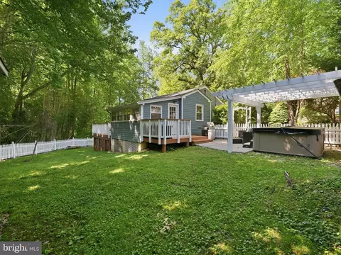 Exterior - 7309 Neuman St, Springfield, VA 22150 photo 4 of 9