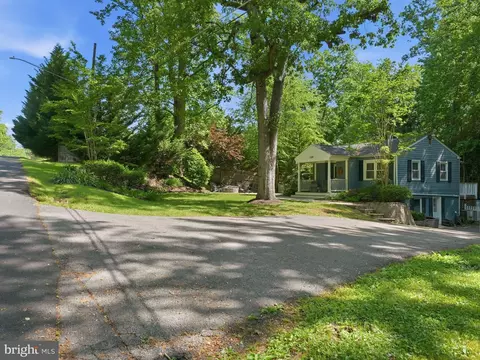 Exterior - 7309 Neuman St, Springfield, VA 22150 photo 3 of 9
