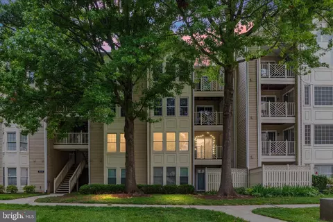 12241 Fairfield House Dr #305B, Fairfax, VA 22033