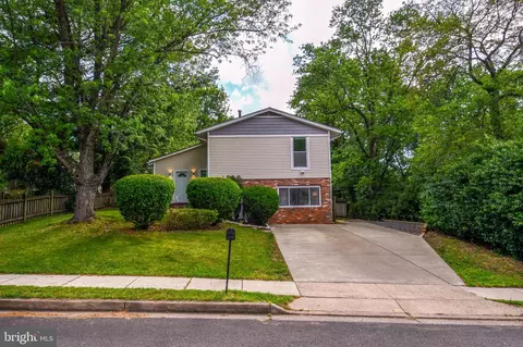 13703 Lynncroft Dr, Chantilly, VA 20151