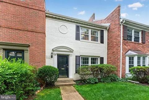 8139 Carrleigh Pkwy, Springfield, VA 22152