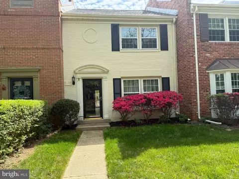 8139 Carrleigh Pkwy, Springfield, VA 22152