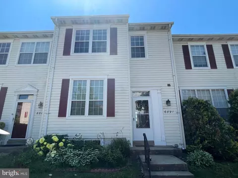 6891 Signature Cir, Alexandria, VA 22310