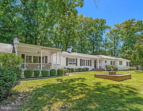 8601 Mount Zephyr Dr, Alexandria, VA 22309