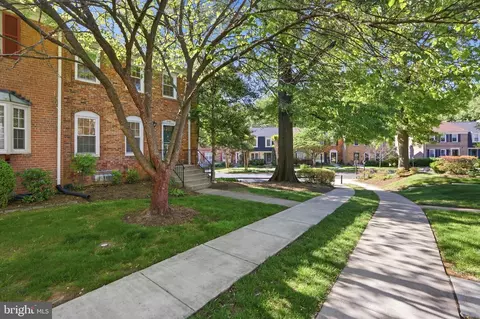 Exterior - 7000 Alicent Pl, Mclean, VA 22101 photo 1 of 4