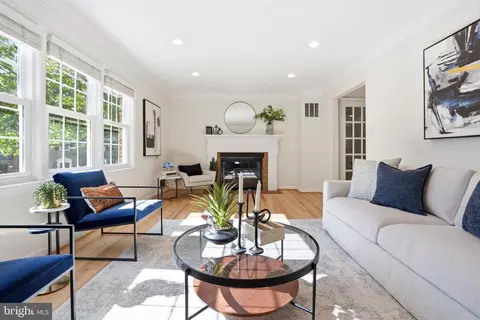Living - 7000 Alicent Pl, Mclean, VA 22101 photo 2 of 6
