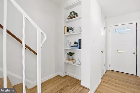 Entry Way - 7000 Alicent Pl, Mclean, VA 22101 photo 4 of 5