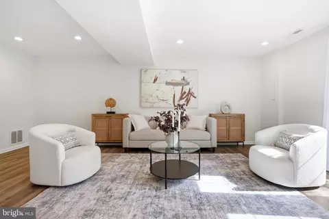 Living - 7000 Alicent Pl, Mclean, VA 22101 photo 4 of 6