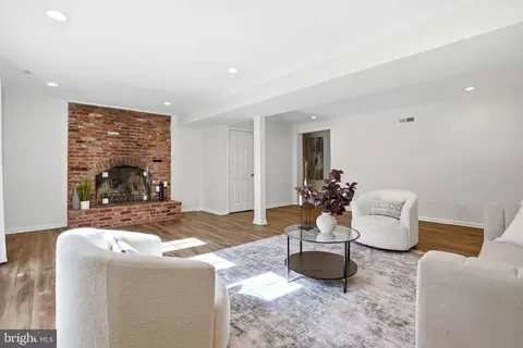 Living - 7000 Alicent Pl, Mclean, VA 22101 photo 5 of 6