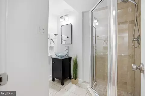 Bath - 7000 Alicent Pl, Mclean, VA 22101 photo 4 of 5