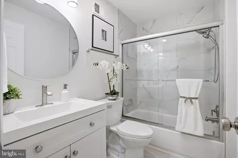 Bath - 7000 Alicent Pl, Mclean, VA 22101 photo 3 of 5
