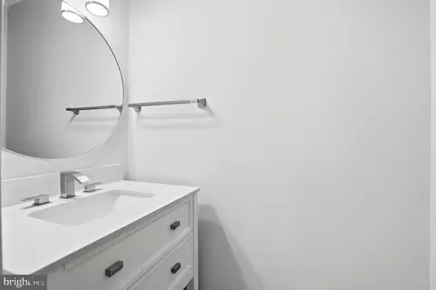 Bath - 7000 Alicent Pl, Mclean, VA 22101 photo 1 of 5