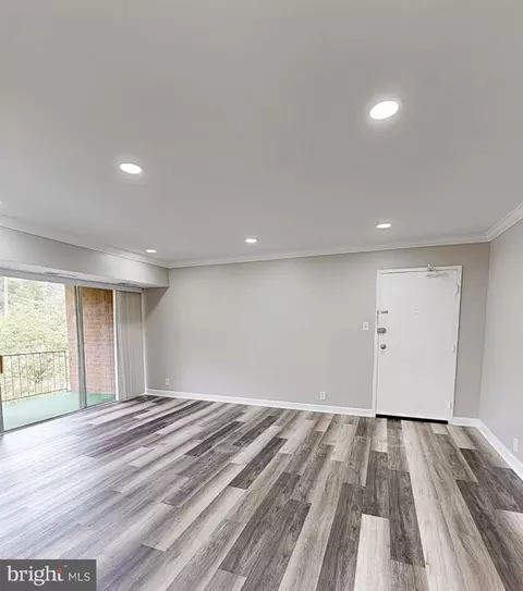 3700 N Rosser St #204, Alexandria, VA 22311