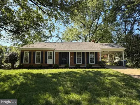 1827 Abbotsford Dr, Vienna, VA 22182