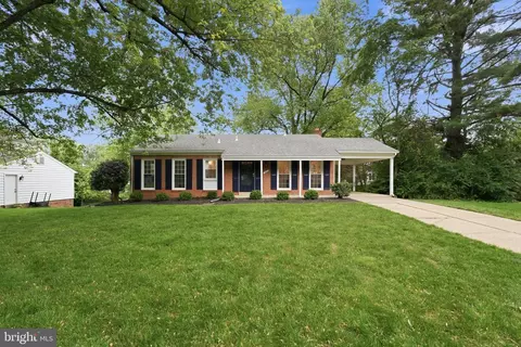 1827 Abbotsford Dr, Vienna, VA 22182