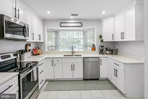 6386 Patience Ct, Alexandria, VA 22315