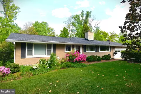 3525 Devon Dr, Falls Church, VA 22042