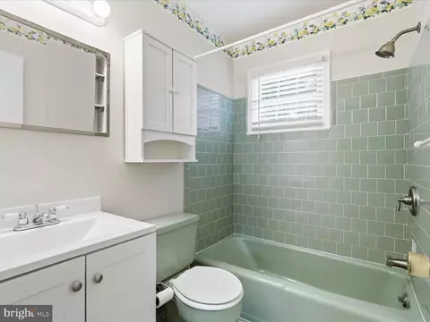 Bath - 6800 Sydenstricker Rd, Springfield, VA 22152 photo 3 of 3