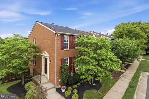 6129 Hyacinth Dr, Alexandria, VA 22310