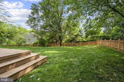 Exterior - 6134 Wicklow Dr, Burke, VA 22015 photo 7 of 12