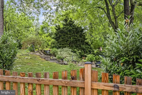 Exterior - 6134 Wicklow Dr, Burke, VA 22015 photo 11 of 12