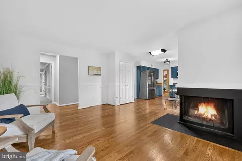 Living - 6134 Wicklow Dr, Burke, VA 22015 photo 5 of 7