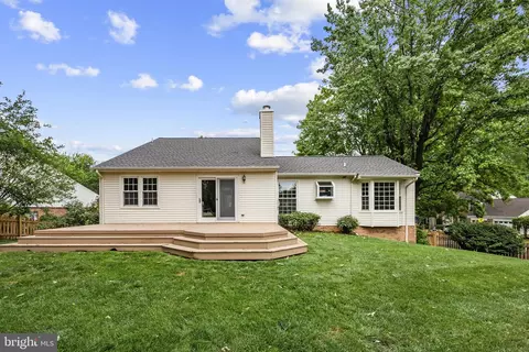 Exterior - 6134 Wicklow Dr, Burke, VA 22015 photo 5 of 12