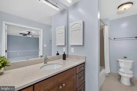 Bath - 6134 Wicklow Dr, Burke, VA 22015 photo 2 of 4