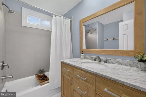 Bath - 6134 Wicklow Dr, Burke, VA 22015 photo 3 of 4