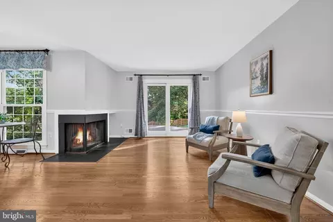 Living - 6134 Wicklow Dr, Burke, VA 22015 photo 6 of 7