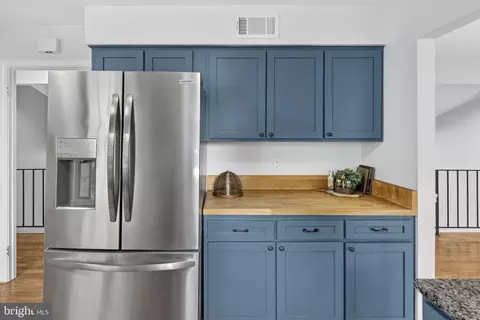 Kitchen - 6134 Wicklow Dr, Burke, VA 22015 photo 3 of 4