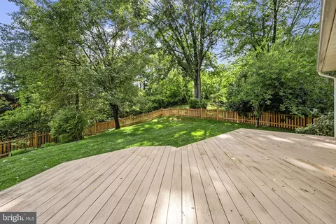 Exterior - 6134 Wicklow Dr, Burke, VA 22015 photo 6 of 12