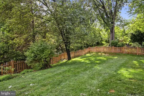 Exterior - 6134 Wicklow Dr, Burke, VA 22015 photo 9 of 12