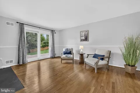 Living - 6134 Wicklow Dr, Burke, VA 22015 photo 4 of 7