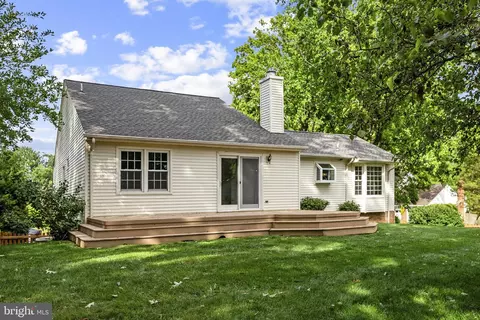 Exterior - 6134 Wicklow Dr, Burke, VA 22015 photo 10 of 12