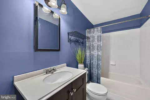 Bath - 6134 Wicklow Dr, Burke, VA 22015 photo 4 of 4