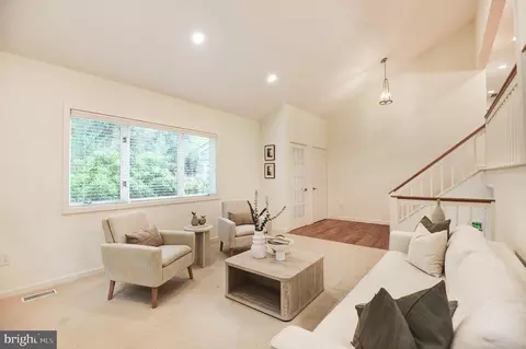 2450 Brussels Ct, Reston, VA 20191 photo 13