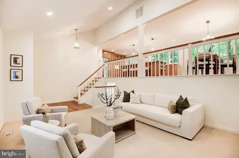 2450 Brussels Ct, Reston, VA 20191 photo 11