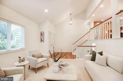 2450 Brussels Ct, Reston, VA 20191 photo 12
