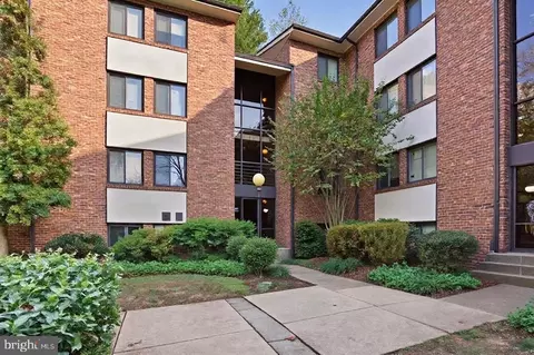 1552 Northgate Sq #12B, Reston, VA 20190