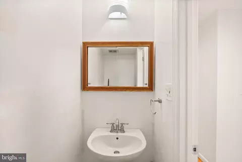 Bath - 2242 Cartwright Pl, Reston, VA 20191 photo 1 of 2