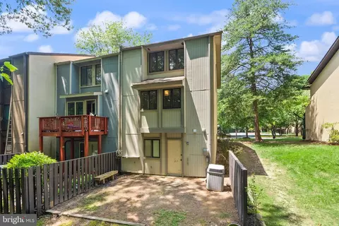 Exterior - 2242 Cartwright Pl, Reston, VA 20191 photo 6 of 6